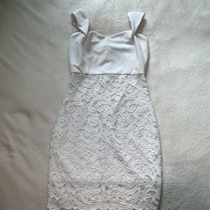 White sweetheart neckline bodycon dress